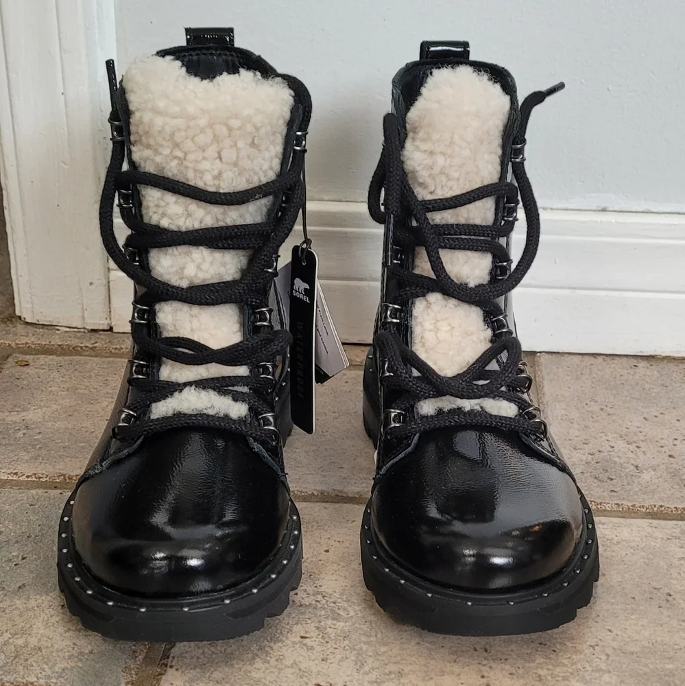 ๐คSOLD๐คSorel Lennox Shearling-Trimmed Patent Leather Combat Boots - Picture 3 of 10